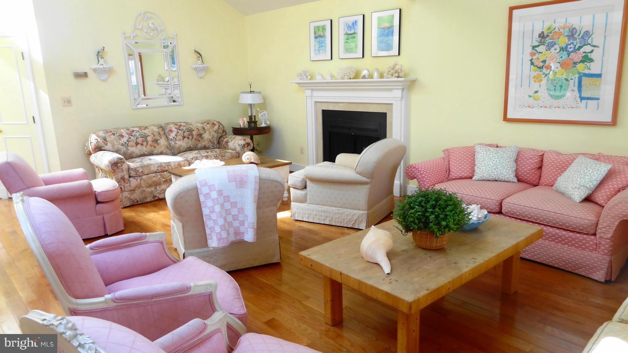 121 Edgehill Road Annapolis, MD 21405 - Photo 7 of 30 Living Room