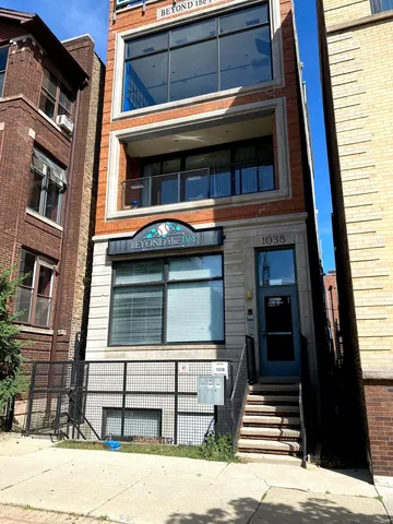 $2,400 | 1038 West Waveland Avenue, Unit G, Chicago, IL 60613