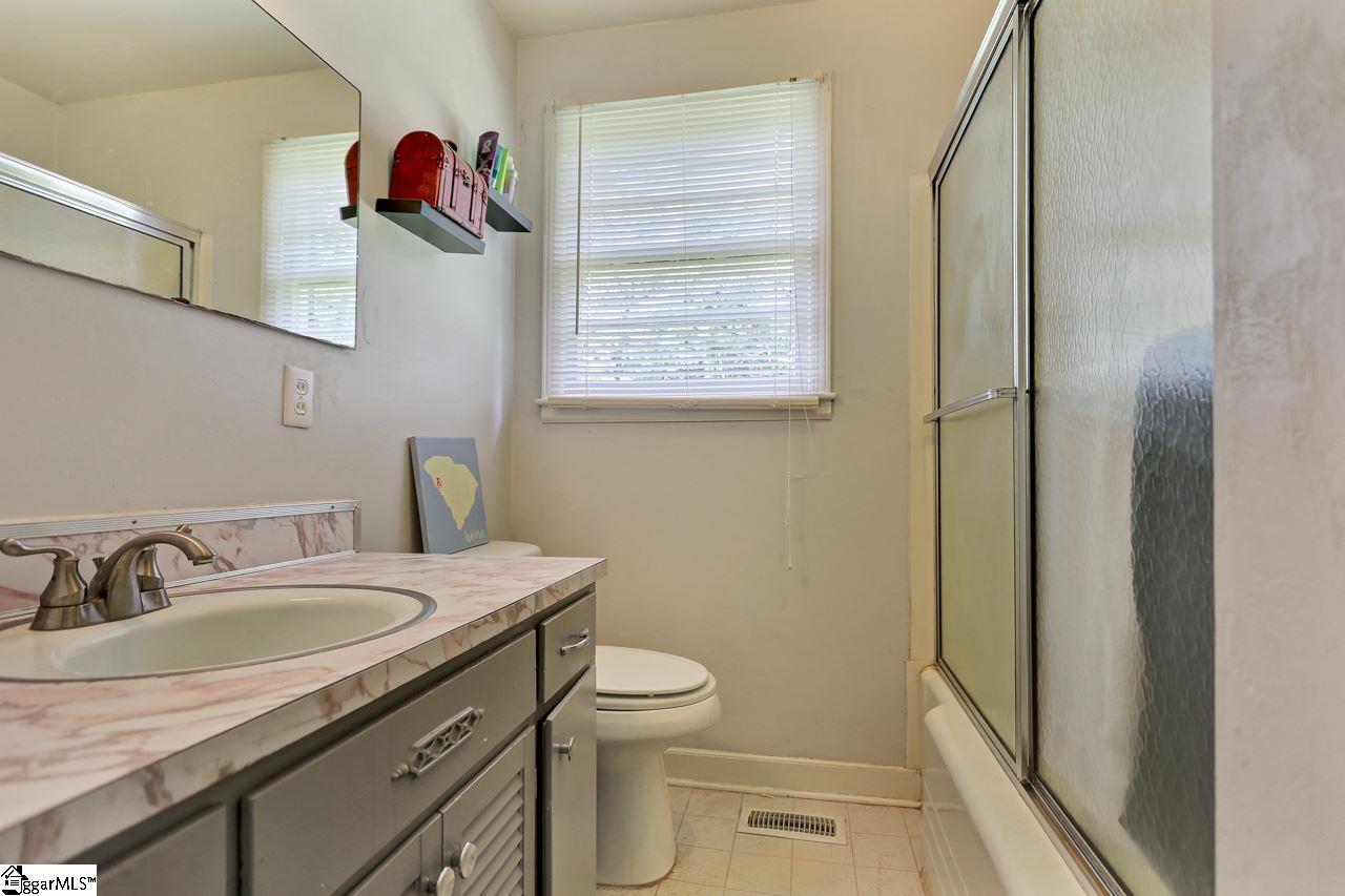 202 North Old Laurens Road Fountain Inn, SC 29644 - Photo 11 of 16