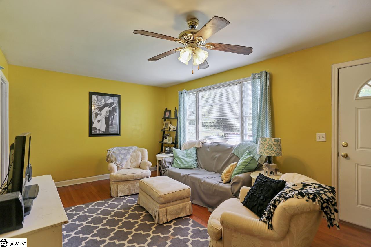 202 North Old Laurens Road Fountain Inn, SC 29644 - Photo 3 of 16