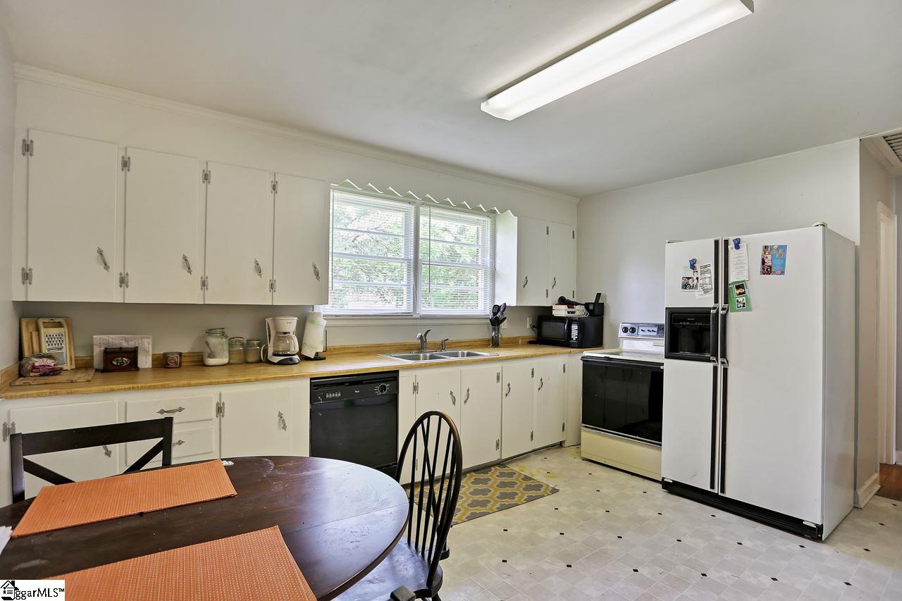 202 North Old Laurens Road Fountain Inn, SC 29644 - Photo 6 of 16