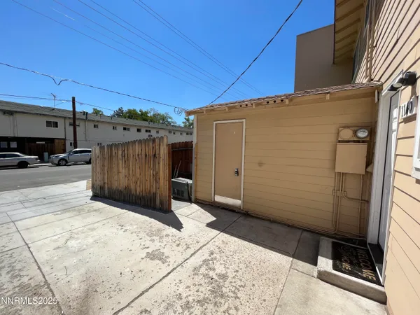 a view of a car garage of the house