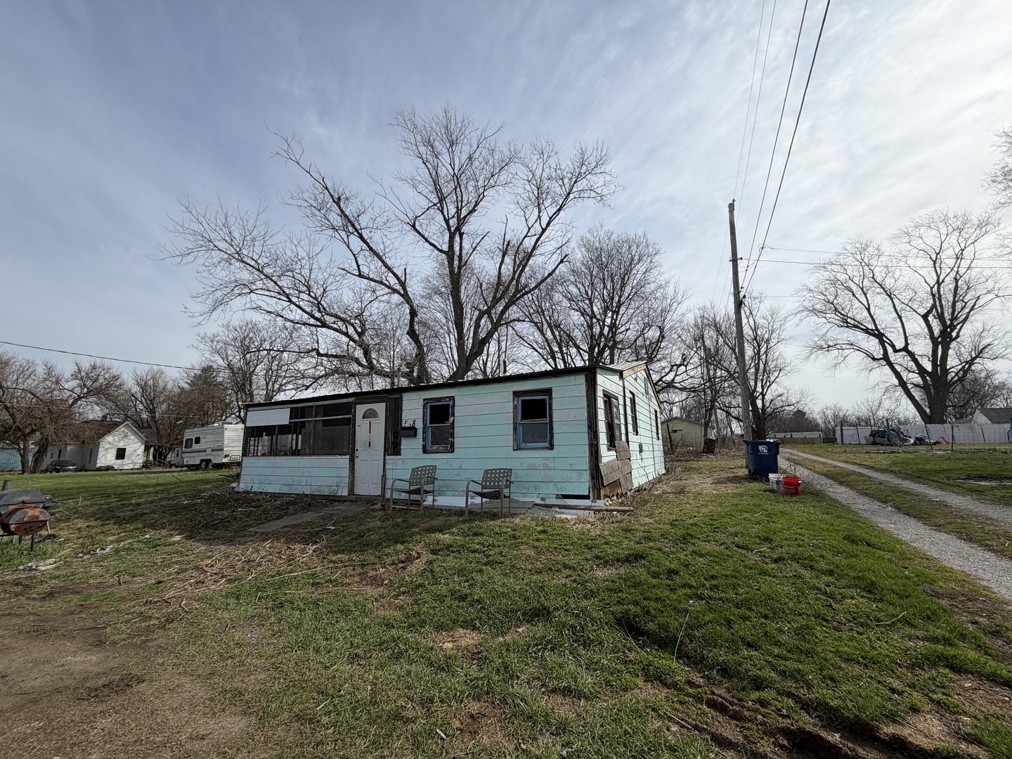 538 North Austin Street Paris, IL 61944 - Photo 1 of 12 a view of a backyard with a white house
