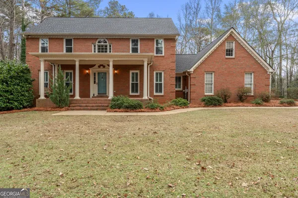 front view of house with a yard