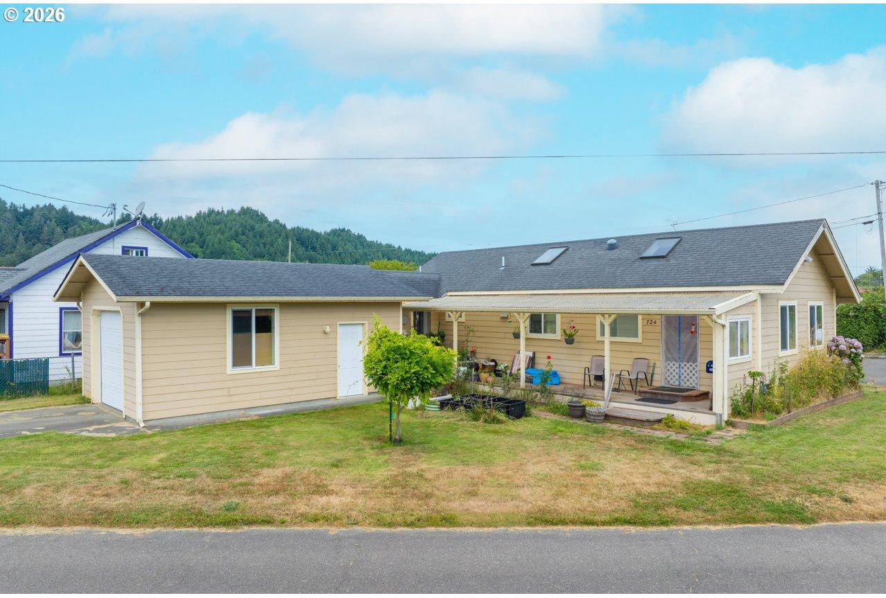 724 Laurel Avenue Reedsport, OR 97467 - Photo 2 of 26 Gallery Image 2