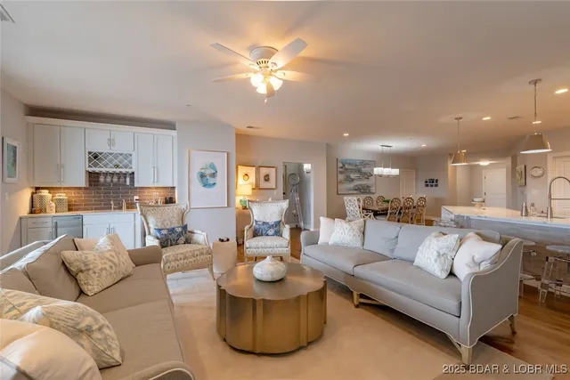 $1,600,000 | 166 Captiva Drive, Unit 3E, Sunrise Beach, MO 65079