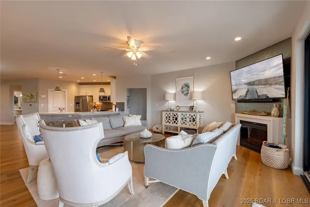$1,600,000 | 166 Captiva Drive, Unit 3E, Sunrise Beach, MO 65079