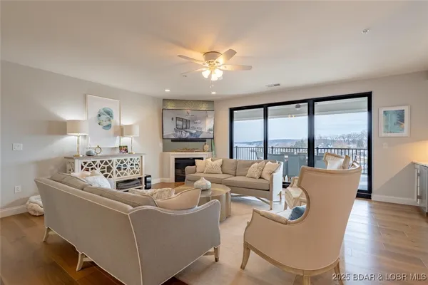 $1,550,000 | 166 Captiva Drive, Unit 3E, Sunrise Beach, MO 65079