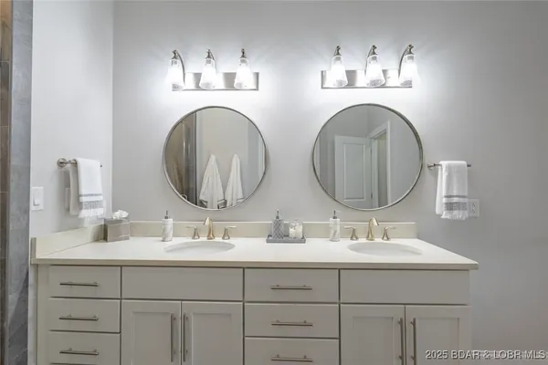 $1,550,000 | 166 Captiva Drive, Unit 3E, Sunrise Beach, MO 65079