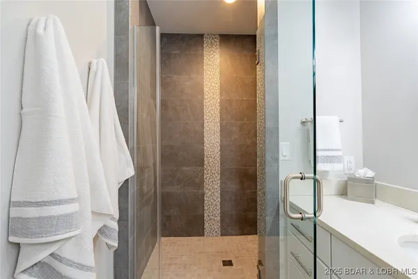 $1,550,000 | 166 Captiva Drive, Unit 3E, Sunrise Beach, MO 65079