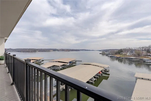 $1,550,000 | 166 Captiva Drive, Unit 3E, Sunrise Beach, MO 65079
