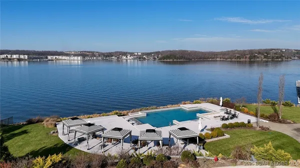 $1,550,000 | 166 Captiva Drive, Unit 3E, Sunrise Beach, MO 65079