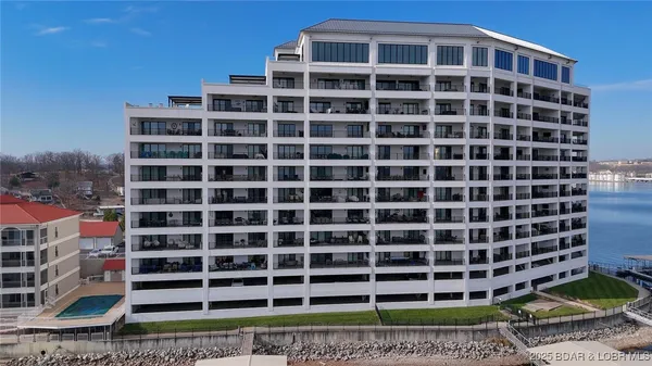 $1,550,000 | 166 Captiva Drive, Unit 3E, Sunrise Beach, MO 65079