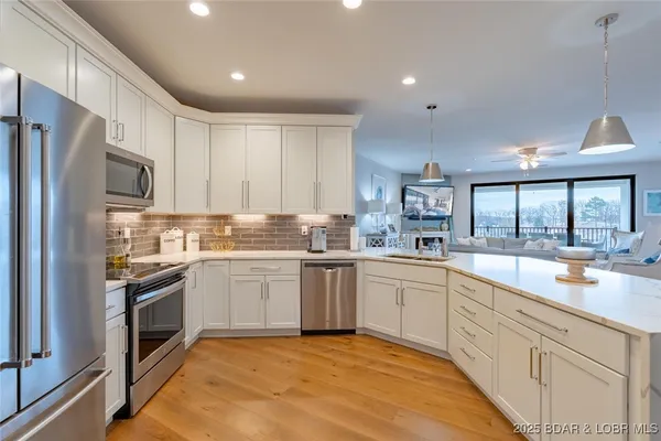 $1,550,000 | 166 Captiva Drive, Unit 3E, Sunrise Beach, MO 65079