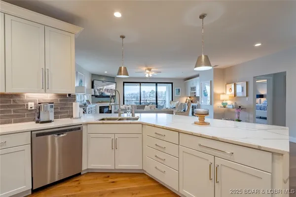 $1,550,000 | 166 Captiva Drive, Unit 3E, Sunrise Beach, MO 65079