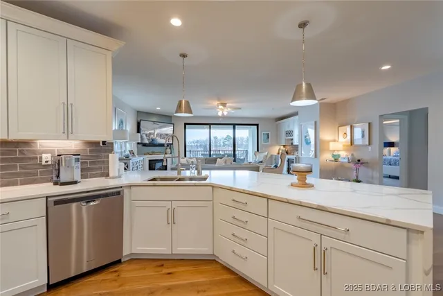 $1,600,000 | 166 Captiva Drive, Unit 3E, Sunrise Beach, MO 65079