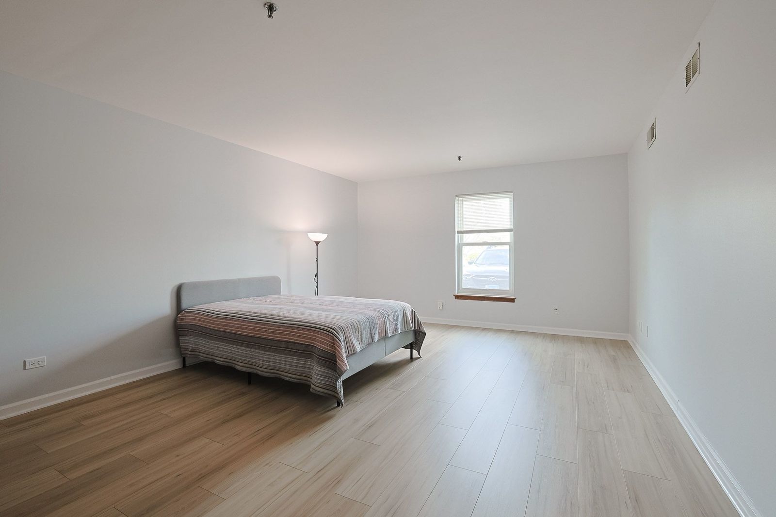 3265 Kirchoff Road, Unit 127 Rolling Meadows, IL 60008 - Photo 13 of 22 a spacious bedroom with a bed and a window