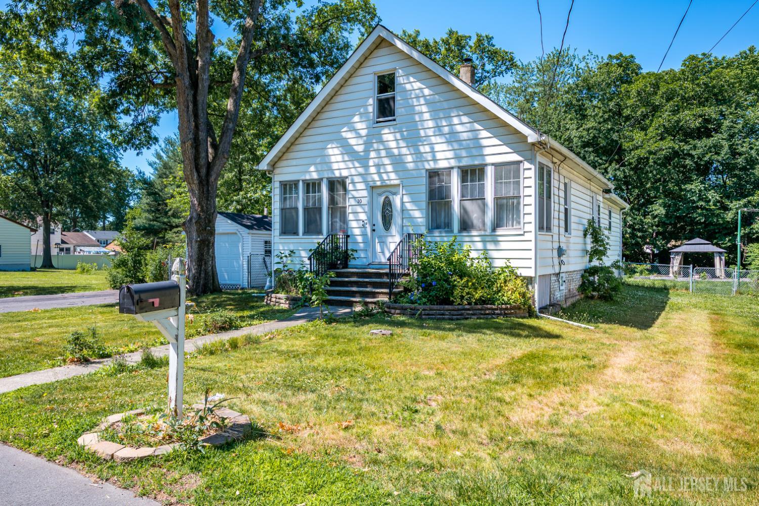 10 Jeff Street Edison, NJ 08837 - Photo 3 of 32