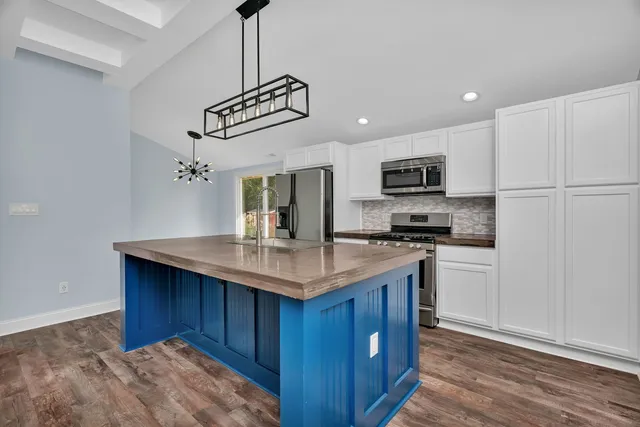 $289,000 | 15035 Hartman Drive, Romeoville, IL 60446