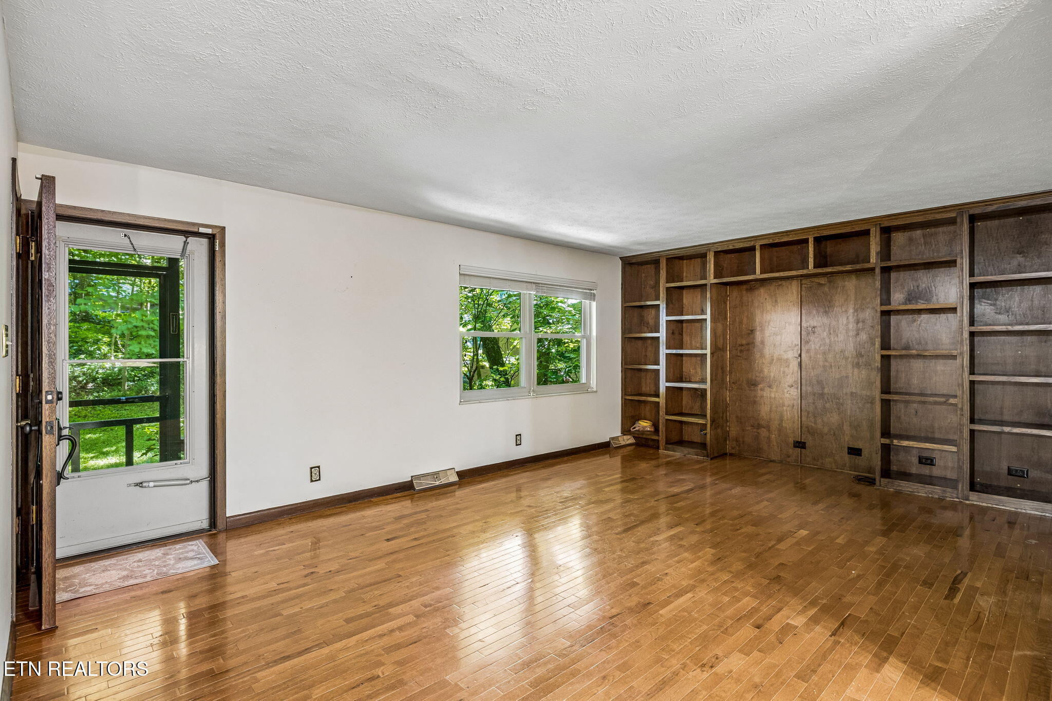107 Neville Lane Oak Ridge, TN 37830 - Photo 4 of 58 7-107 Neville Ln - 007