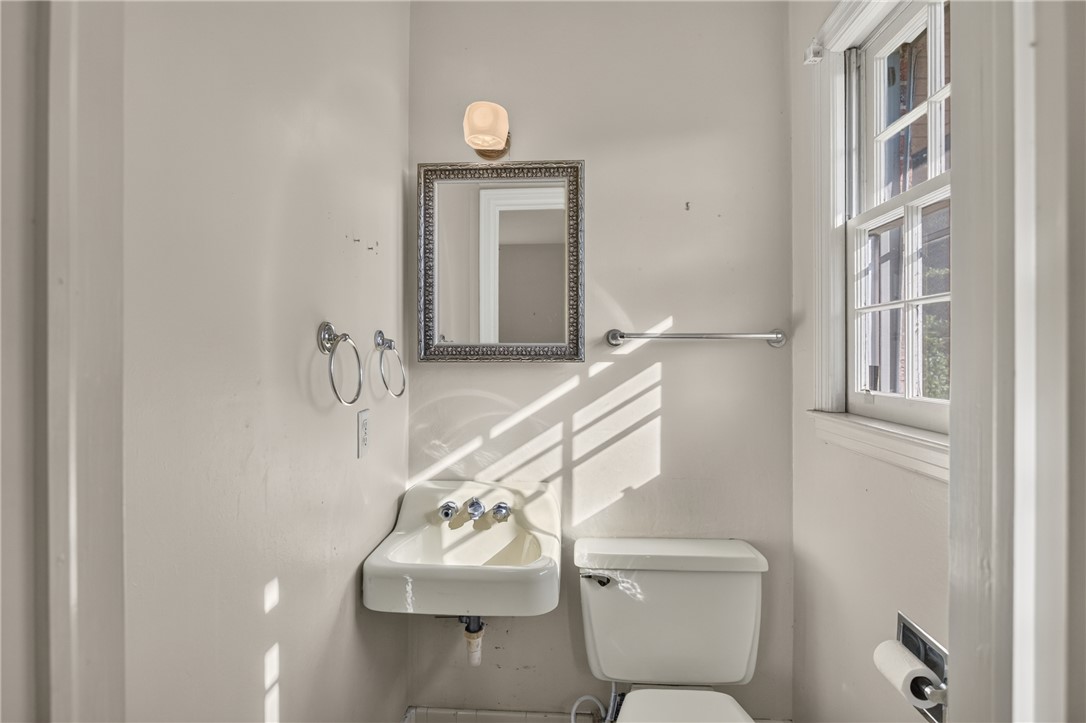 602 West Quincy Road Seneca, SC 29678 - Photo 31 of 47 Half bath in primary