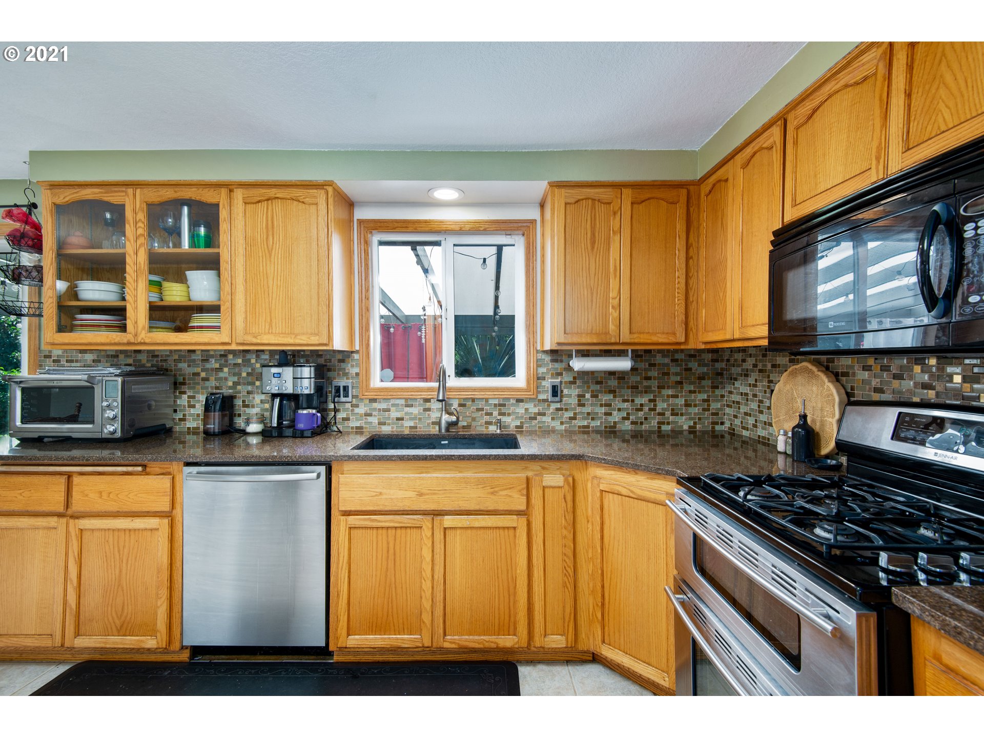 3608 Gilham Road Eugene, OR 97408 - Photo 12 of 30 Gallery Image 12