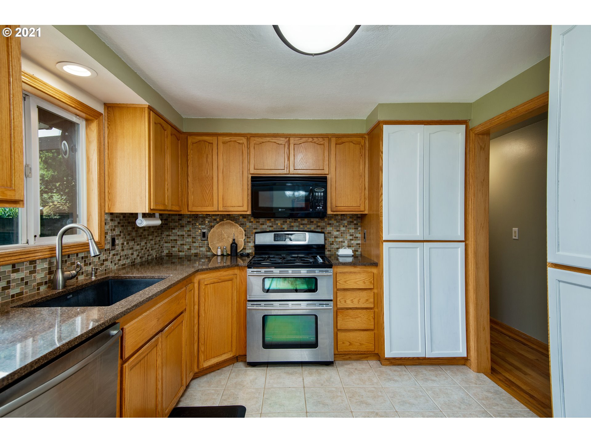 3608 Gilham Road Eugene, OR 97408 - Photo 10 of 30 Gallery Image 10