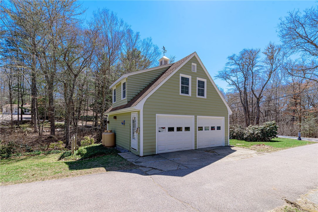 243 South Woody Hill Road Westerly, RI 02891 - Photo 4 of 48