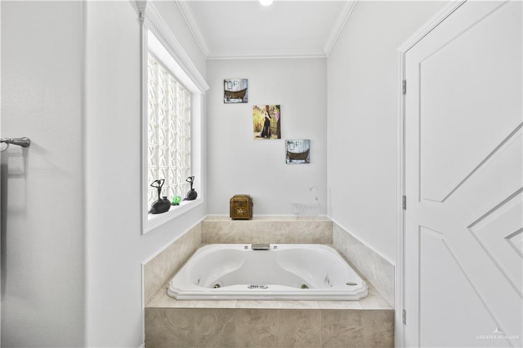 800 East Mile 3 Road Mission, TX 78573 - Photo 18 of 45 a bathroom with a sink and tub