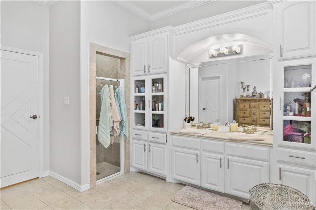 800 East Mile 3 Road Mission, TX 78573 - Photo 19 of 45 a spacious bathroom with a double vanity sink mirror and