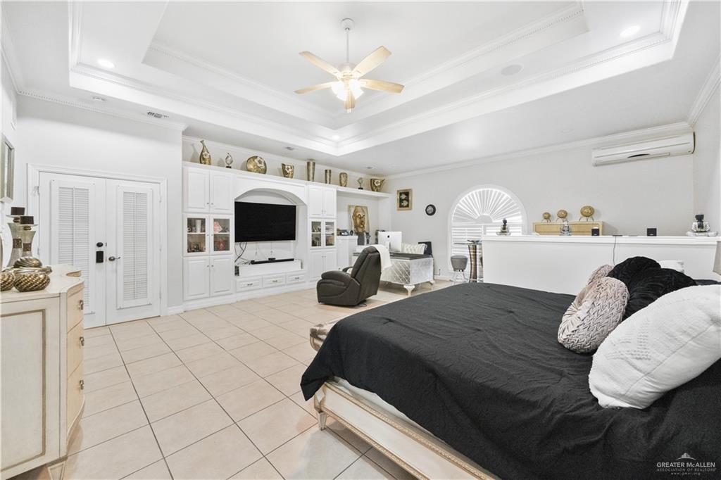 800 East Mile 3 Road Mission, TX 78573 - Photo 25 of 45 a bedroom with a bed a tv and couches