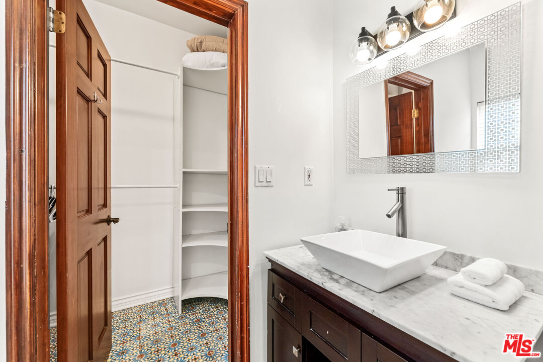 12109 Maxwellton Road Studio City, CA 91604 - Photo 27 of 75