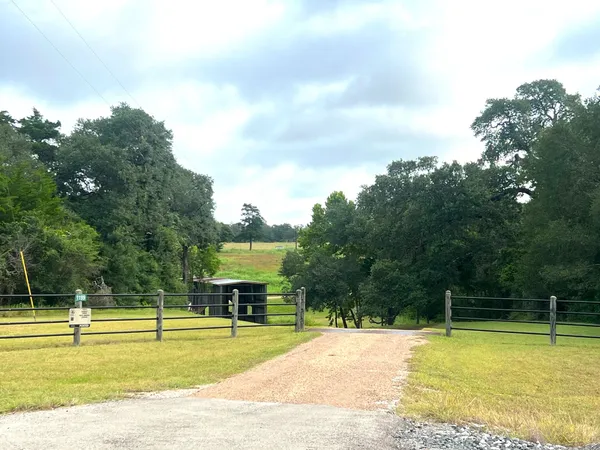 $2,592,000 | 217 County Road 217, Weimar, TX 78962