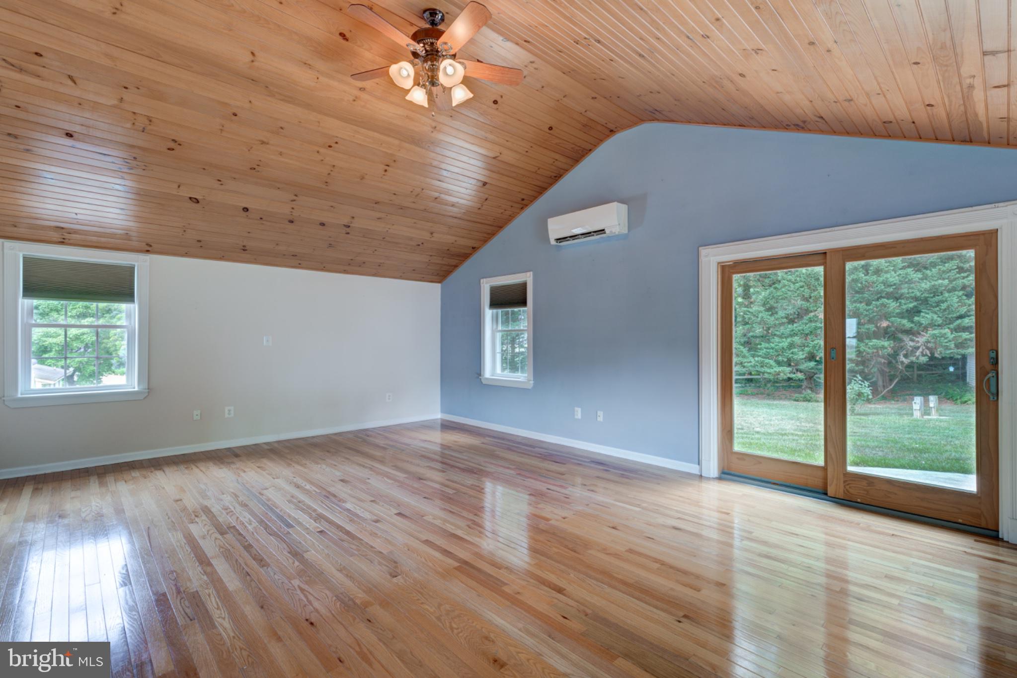 544 Uniontown Road Westminster, MD 21158 - Photo 15 of 51 Spacious room with natural light.