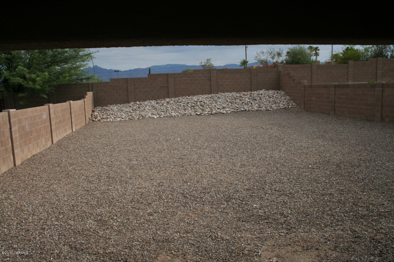 8383 East Sarnoff Ridge Loop Tucson, AZ 85710 - Photo 14 of 17