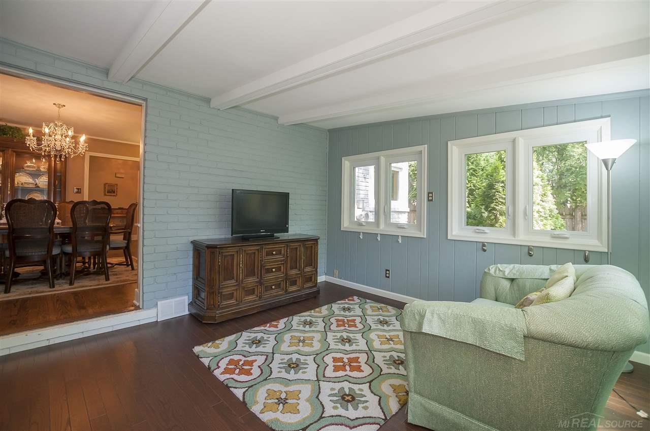 323 Moran Road Grosse Pointe, MI 48236 - Photo 13 of 33 31348932-12.JPG