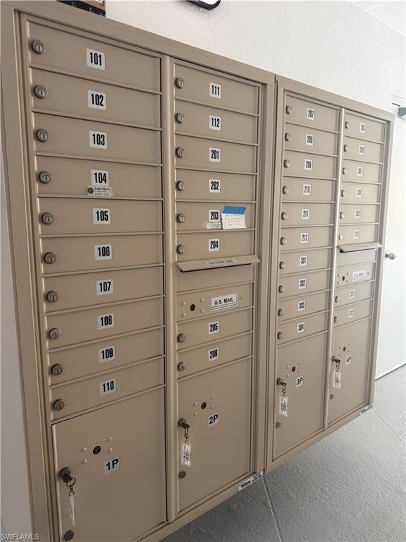 72 7th Street South, Unit 108 Naples, FL 34102 - Photo 16 of 22 a view of walk in closet