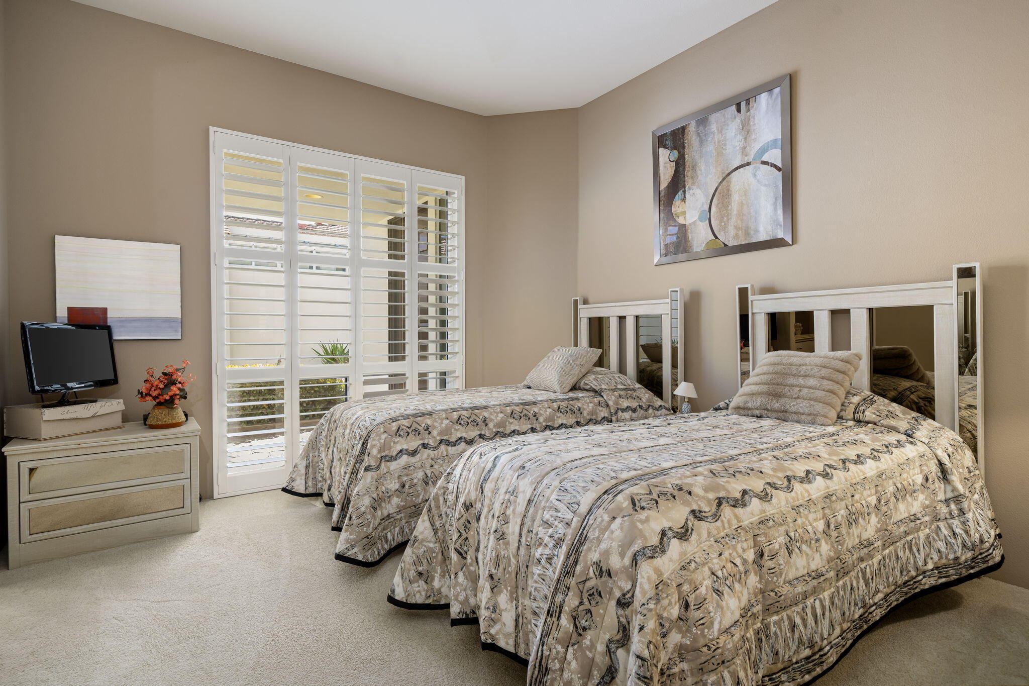 75315 St Andrews Court Indian Wells, CA 92210 - Photo 33 of 48 a bedroom with a bed and a couch