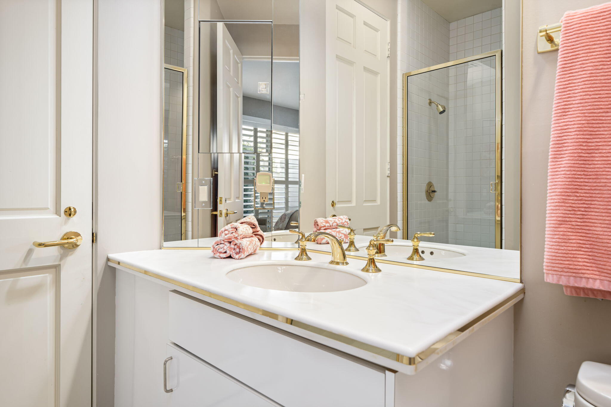 75315 St Andrews Court Indian Wells, CA 92210 - Photo 36 of 48 a bathroom with a sink and a mirror