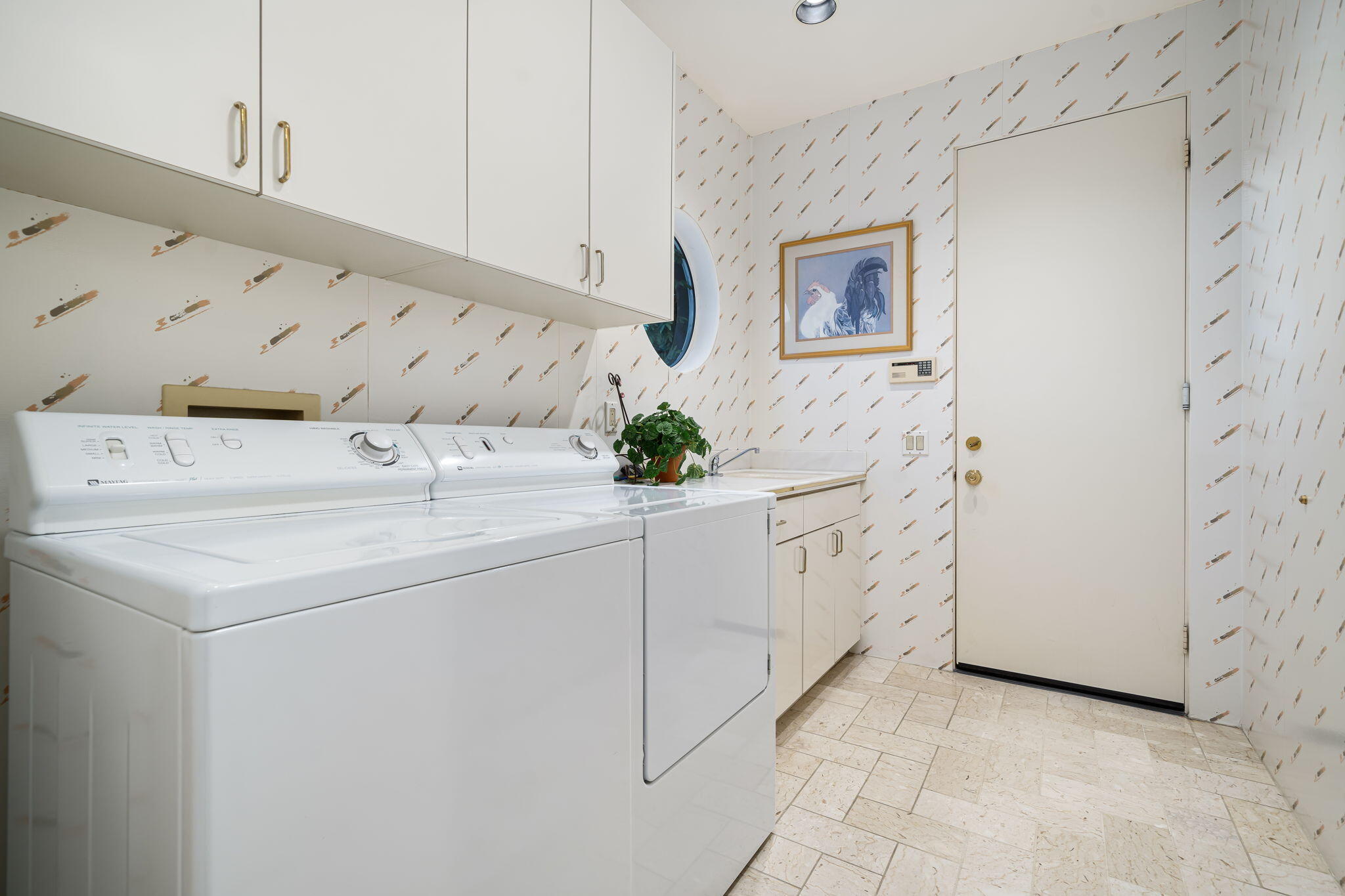75315 St Andrews Court Indian Wells, CA 92210 - Photo 37 of 48 a utility room with sink dryer and washer