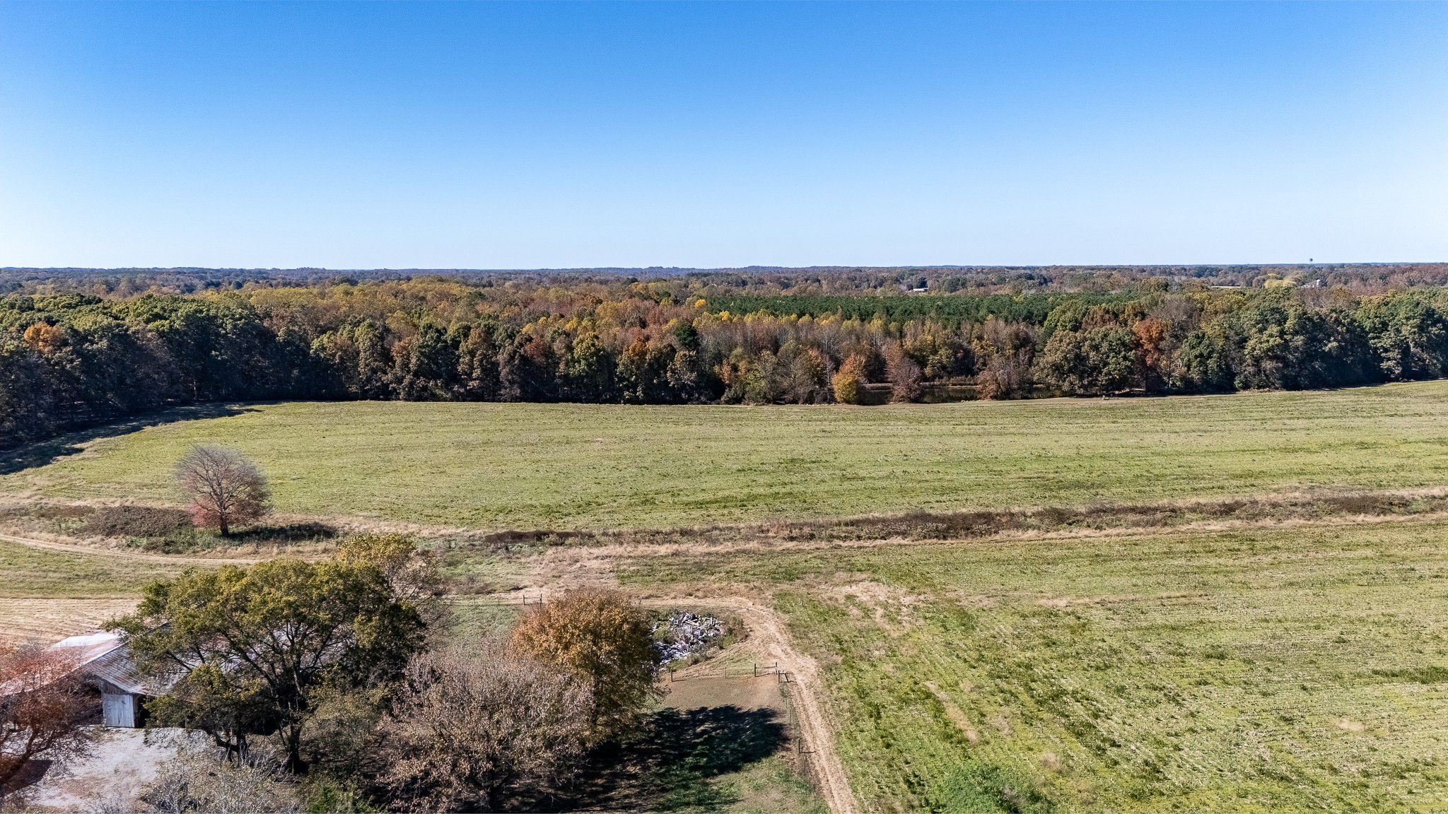 1066 A Prosser Road Leoma, TN 38468 - Photo 17 of 18 a view of a field with an ocean