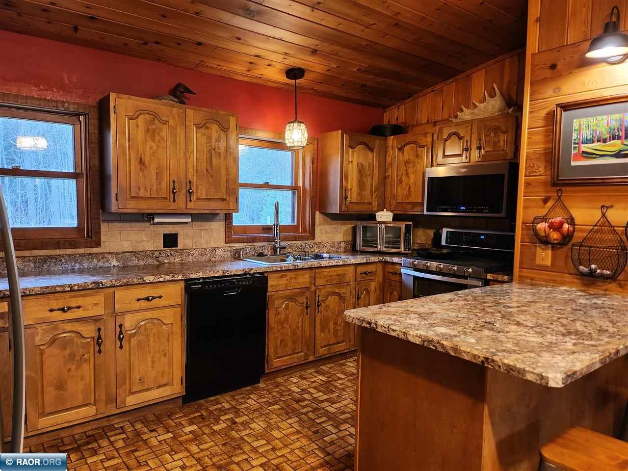 9229 Biss Road Britt, MN 55710 - Photo 4 of 29 Gallery Image 4