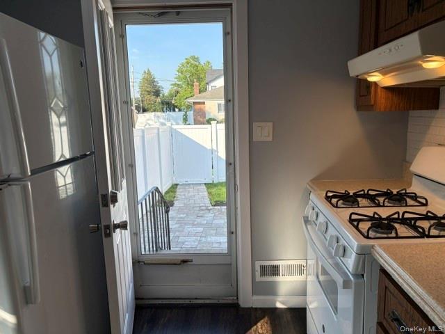 266 Central Park Road Plainview, NY 11803 - Photo 9 of 22
