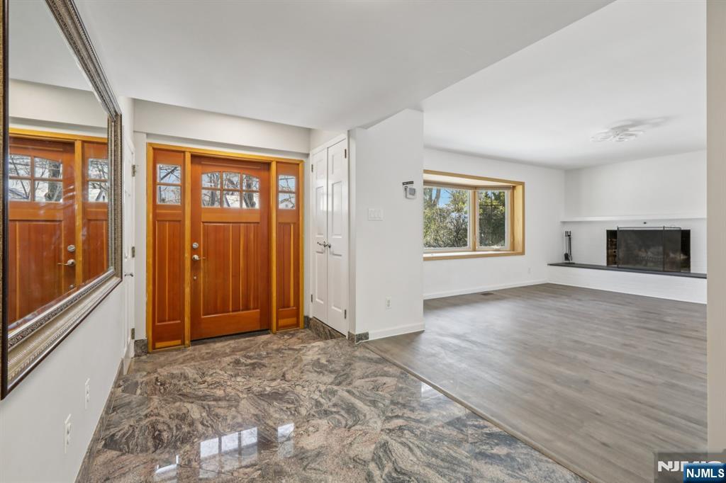 53 Forest Road Demarest, NJ 07627 - Photo 5 of 40