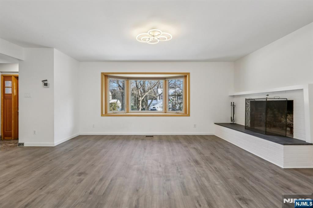 53 Forest Road Demarest, NJ 07627 - Photo 7 of 40