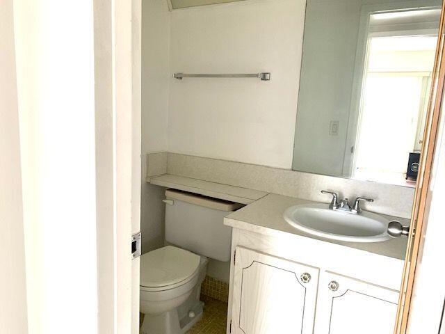 117 Brighton C Boca Raton, FL 33434 - Photo 11 of 23 1/2 Bathroom