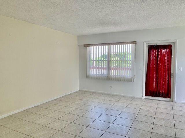 117 Brighton C Boca Raton, FL 33434 - Photo 7 of 23 Living Room
