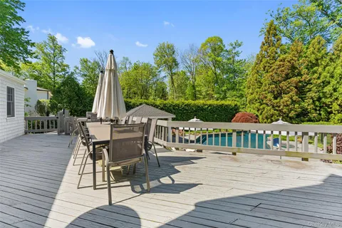 $3,295,000 | 12 Kolbert Drive, Scarsdale, NY 10583