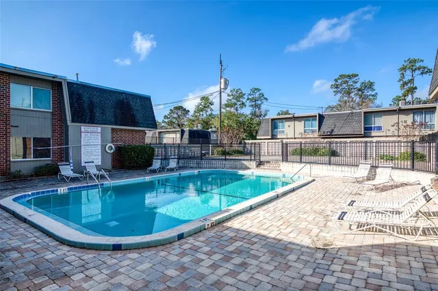 $1,295 | 1700 Southwest 16th Court, Unit J4, Gainesville, FL 32608