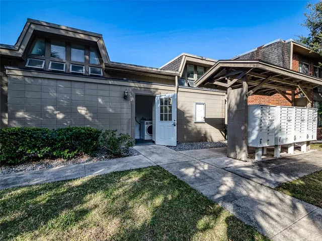 $1,295 | 1700 Southwest 16th Court, Unit J4, Gainesville, FL 32608